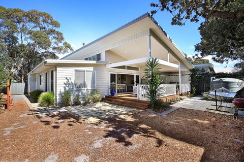 Calming Waters - Pet Friendly - Community Pool - Accommodation Redcliffe 32