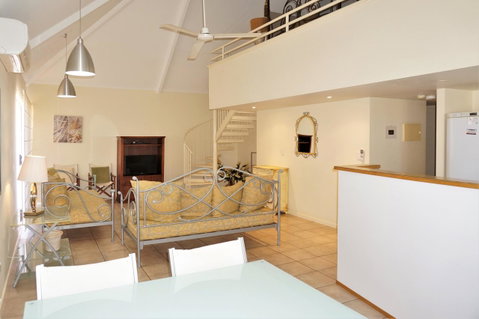 Osprey Holiday Village Unit 110 - Accommodation Redcliffe 1