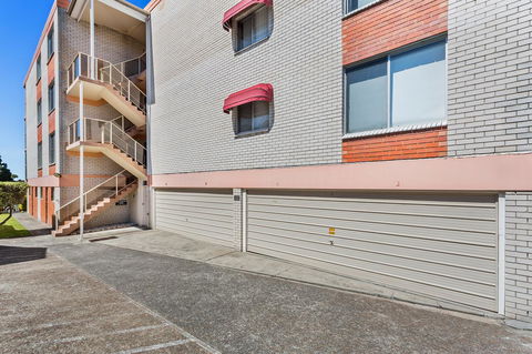 Laman Lodge, Unit 2, 15 Laman Street - Accommodation Redcliffe 14