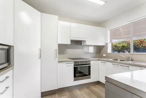 Laman Lodge, Unit 2, 15 Laman Street - Accommodation Redcliffe 7