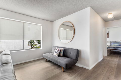 Laman Lodge, Unit 2, 15 Laman Street - Accommodation Redcliffe 4