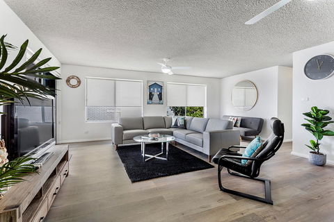 Laman Lodge, Unit 2, 15 Laman Street - Accommodation Redcliffe 1