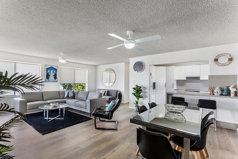 Laman Lodge, Unit 2, 15 Laman Street - Accommodation Redcliffe 2