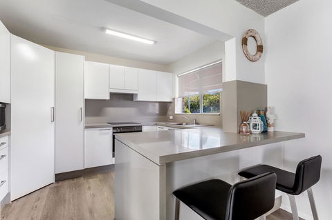Laman Lodge, Unit 2, 15 Laman Street - Accommodation Redcliffe 6