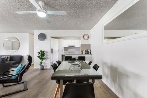 Laman Lodge, Unit 2, 15 Laman Street - Accommodation Redcliffe 5