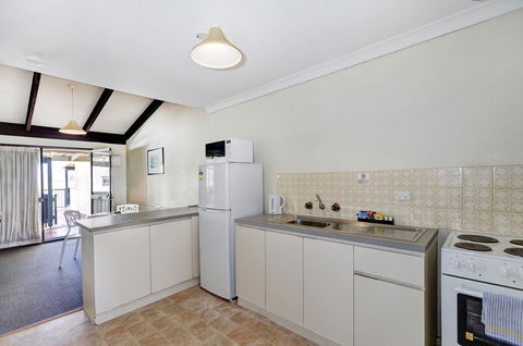 West Beach Lagoon 123 - Location & Views!!! - Accommodation Redcliffe 10