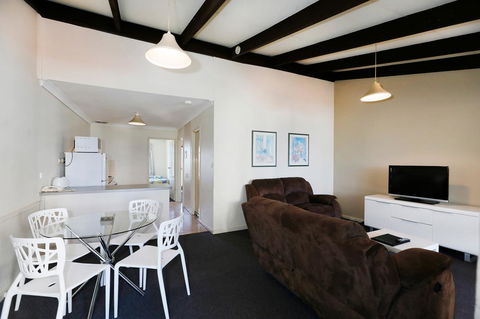 West Beach Lagoon 123 - Location & Views!!! - Accommodation Redcliffe 8