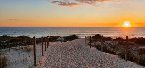 West Beach Lagoon 123 - Location & Views!!! - Accommodation Redcliffe 25