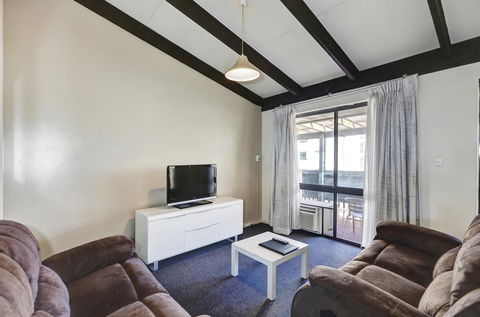 West Beach Lagoon 123 - Location & Views!!! - Accommodation Redcliffe 6