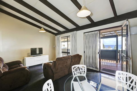 West Beach Lagoon 123 - Location & Views!!! - Accommodation Redcliffe 11