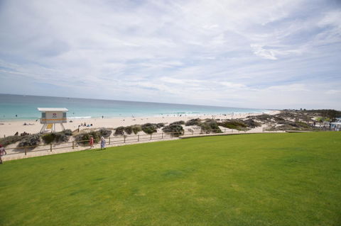 West Beach Lagoon 123 - Location & Views!!! - Accommodation Redcliffe 19