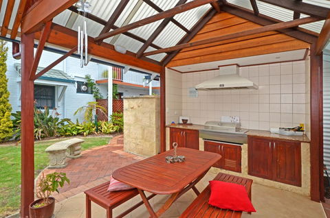 Dolphin Lodge Albany - Self Contained Apartments At Middleton Beach - Accommodation Redcliffe 18