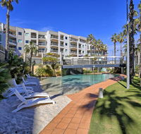 Ocean View Great FacilitiesViews - Accommodation Redcliffe