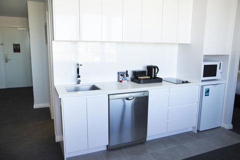 The Gerald Apartment Hotel - Accommodation Redcliffe 5