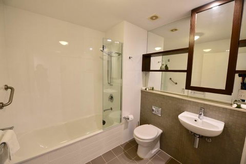 East On Byron - Accommodation Redcliffe 6