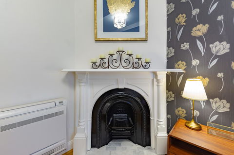 Heritage Townhouse Near Harbour Bridge - Accommodation Redcliffe 8