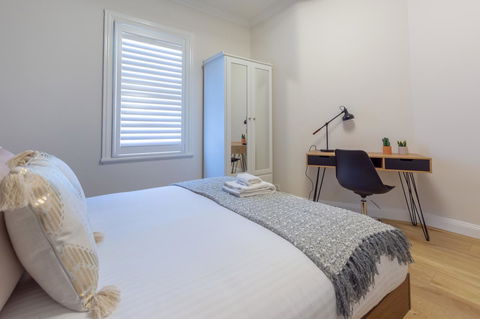 Heritage Townhouse Near Harbour Bridge - Accommodation Redcliffe 6