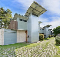 Sun Worship Eco Villas - Accommodation Redcliffe