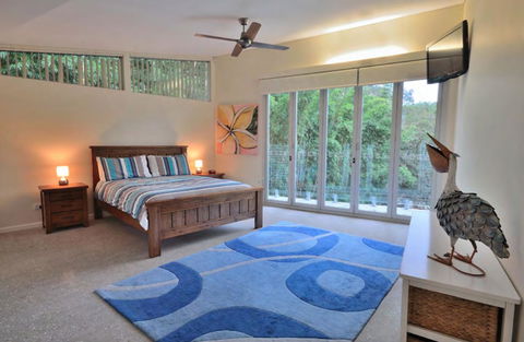 Crescent Head Spa Villa - Accommodation Redcliffe 2