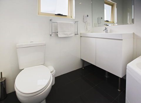 Jesmond Executive Villas - Accommodation Redcliffe 27