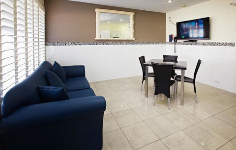 Jesmond Executive Villas - Accommodation Redcliffe 20