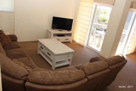 Mollymook Cove Apartments - Accommodation Redcliffe 14