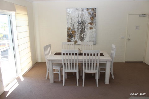 Mollymook Cove Apartments - Accommodation Redcliffe 13