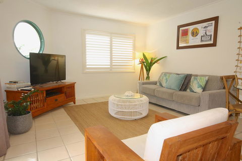 Cossies By The Sea - Accommodation Redcliffe 7