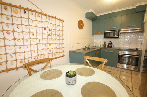 Cossies By The Sea - Accommodation Redcliffe 9