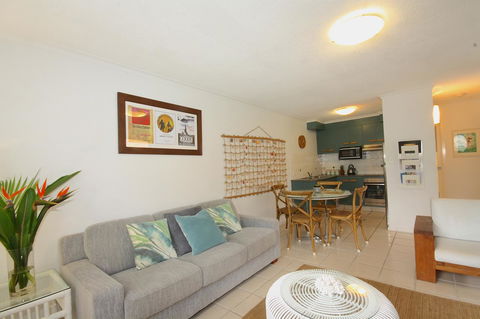 Cossies By The Sea - Accommodation Redcliffe 11