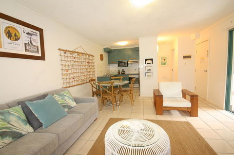 Cossies By The Sea - Accommodation Redcliffe 3