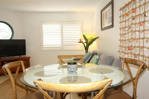 Cossies By The Sea - Accommodation Redcliffe 2