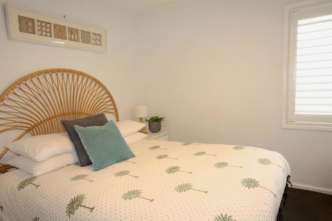 Cossies By The Sea - Accommodation Redcliffe 8