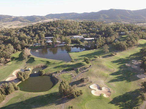 Villa Executive 2br Cypress DS Located Within Cypress Lakes Resort - Accommodation Redcliffe 4