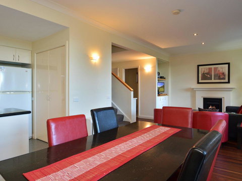 Villa Executive 2br Cypress DS Located Within Cypress Lakes Resort - Accommodation Redcliffe 5