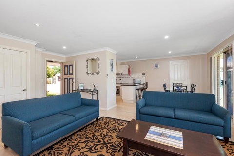 Colonial Court Villas - Accommodation Redcliffe 20