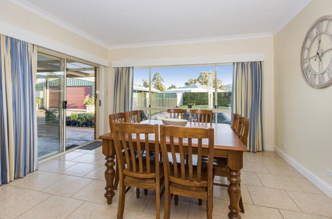 Colonial Court Villas - Accommodation Redcliffe 15