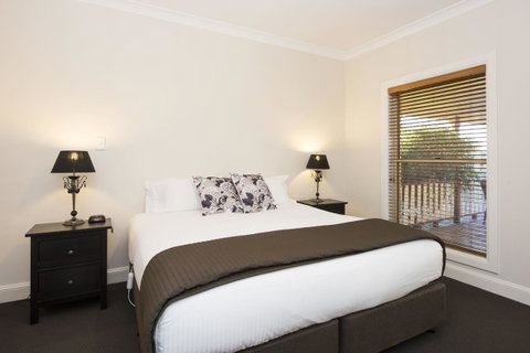 Colonial Court Villas - Accommodation Redcliffe 13