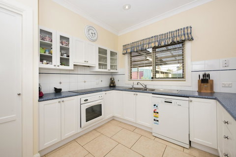 Colonial Court Villas - Accommodation Redcliffe 9