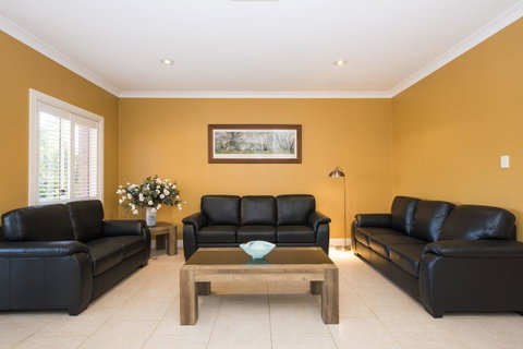 Colonial Court Villas - Accommodation Redcliffe 16