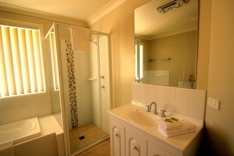 Colonial Court Villas - Accommodation Redcliffe 29