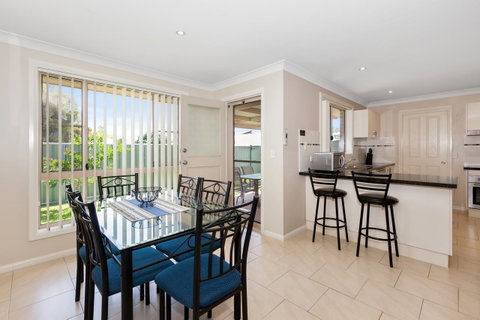 Colonial Court Villas - Accommodation Redcliffe 34