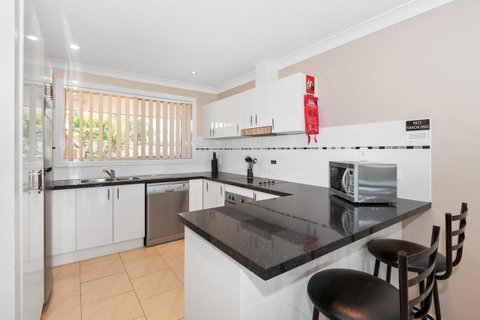 Colonial Court Villas - Accommodation Redcliffe 17