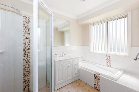 Colonial Court Villas - Accommodation Redcliffe 18