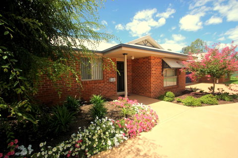 Colonial Court Villas - Accommodation Redcliffe 21