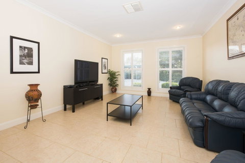 Colonial Court Villas - Accommodation Redcliffe 8