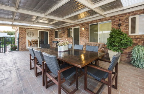 Colonial Court Villas - Accommodation Redcliffe 5