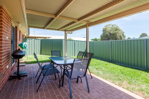 Colonial Court Villas - Accommodation Redcliffe 0