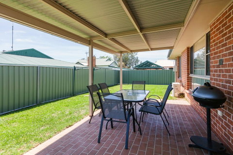 Colonial Court Villas - Accommodation Redcliffe 32