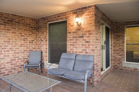 Colonial Court Villas - Accommodation Redcliffe 3